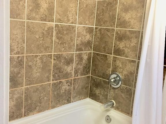 5th image of 1368 E San Antonio St