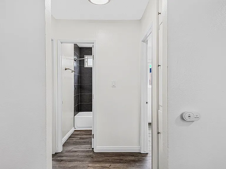 1431 Obispo Avenue — Photo 8