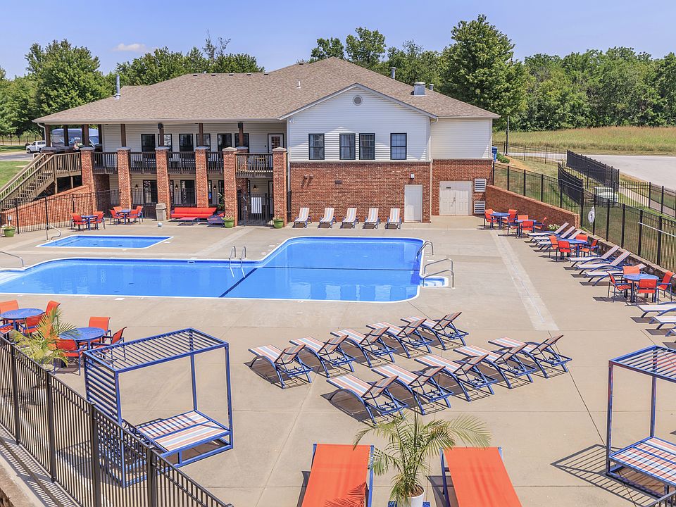 Orchard Park Apartments Pool