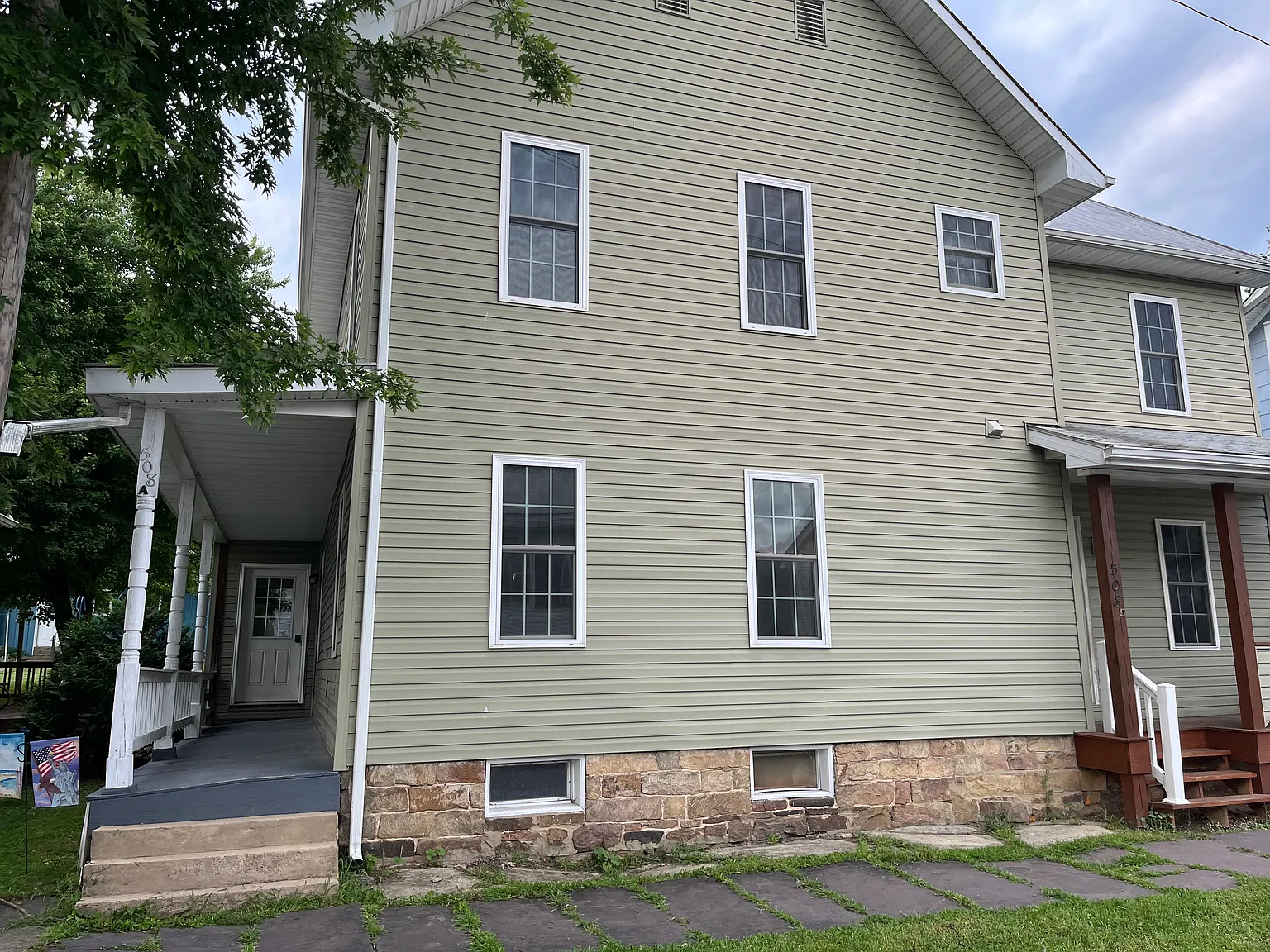 2 bed, 1.5 bath, $950 — Photo 1