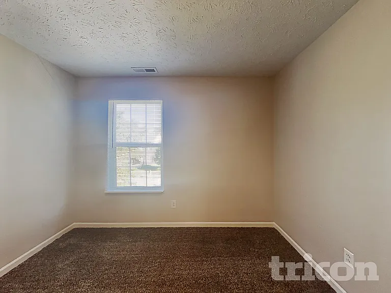 1325 Yellowstone Cir — Photo 11
