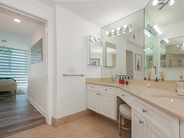111 SE 8th Ave #705 — Photo 47