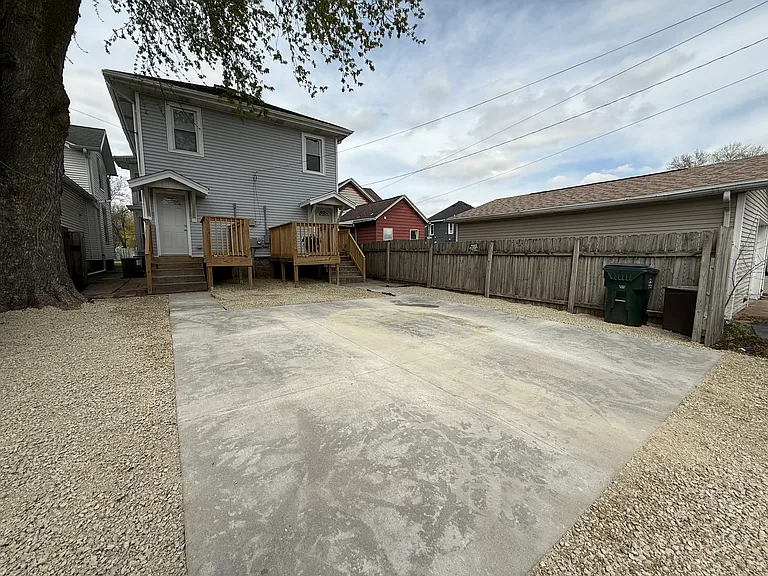 810 E 8th St #1 — Photo 5