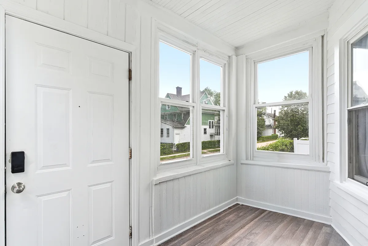 Entry Foyer - 10 Charles St #2