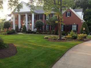 8340 Woodberry Blvd, Chagrin Falls, OH 44023