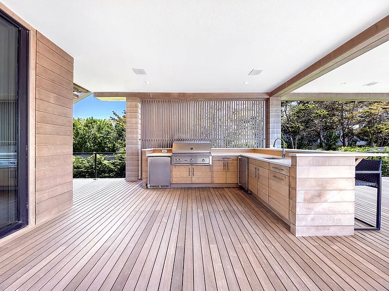345 Dune Rd — Photo 10