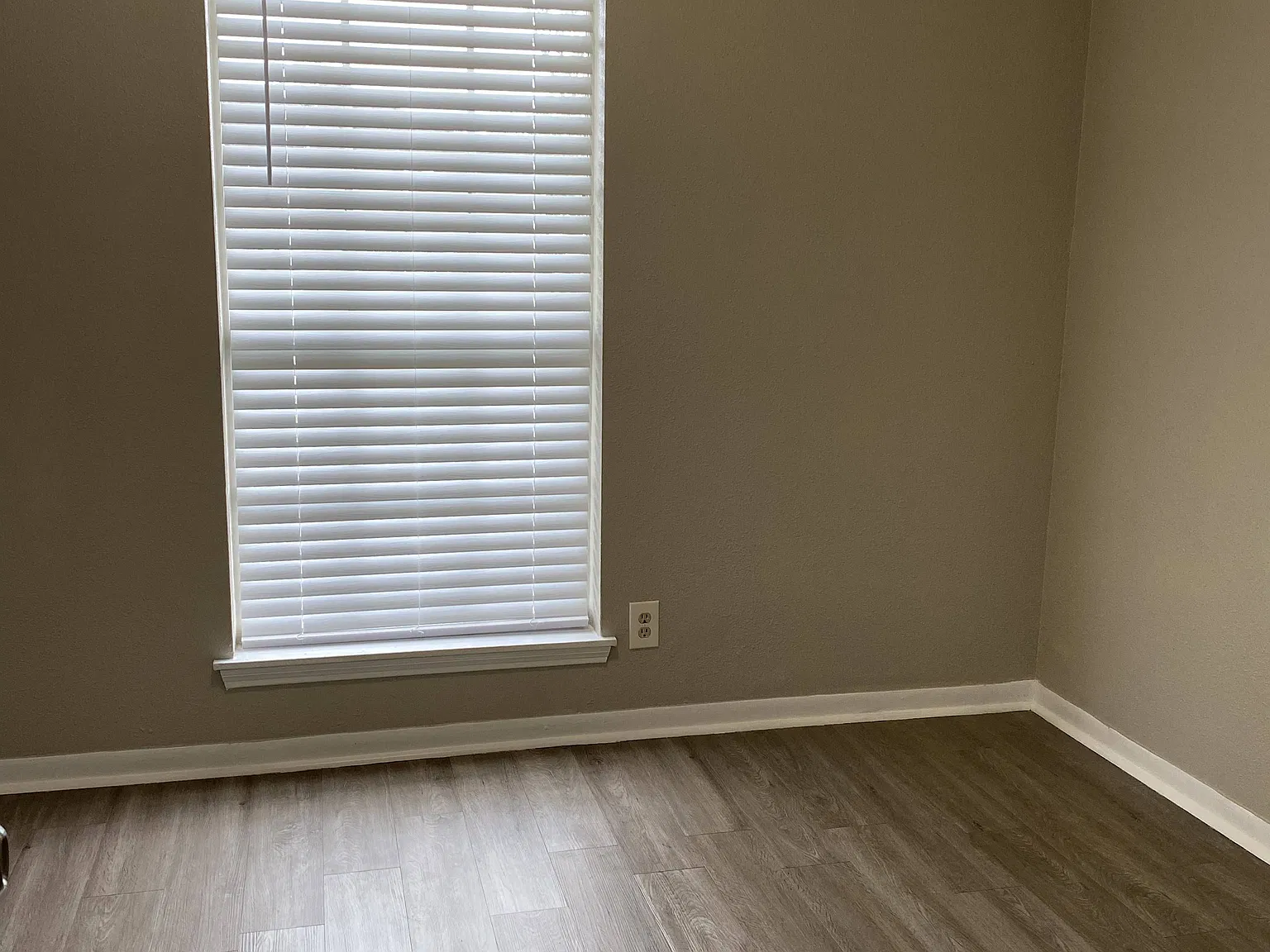 2 bed, 1.0 bath, 795 sqft, $1,275 — Photo 3