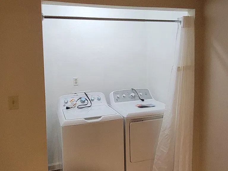 1650 Belcastro St #GUEST HOUSE — Photo 13