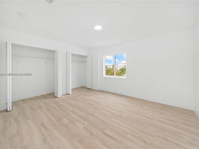 32 NW 14th Ave #4 — Photo 3