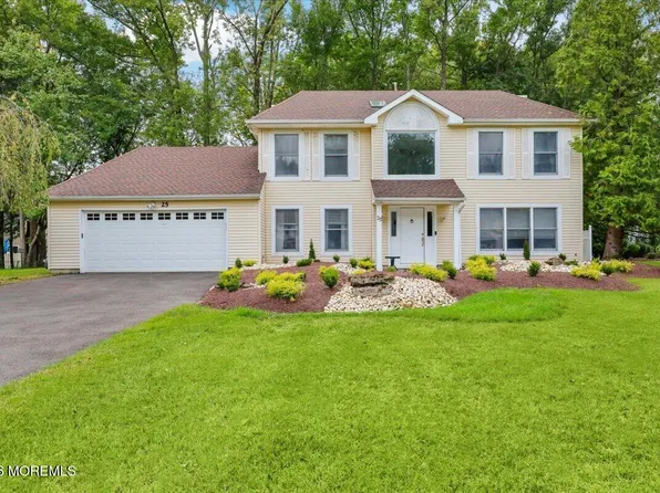 25 Winding Woods Way, Manalapan, NJ 07726