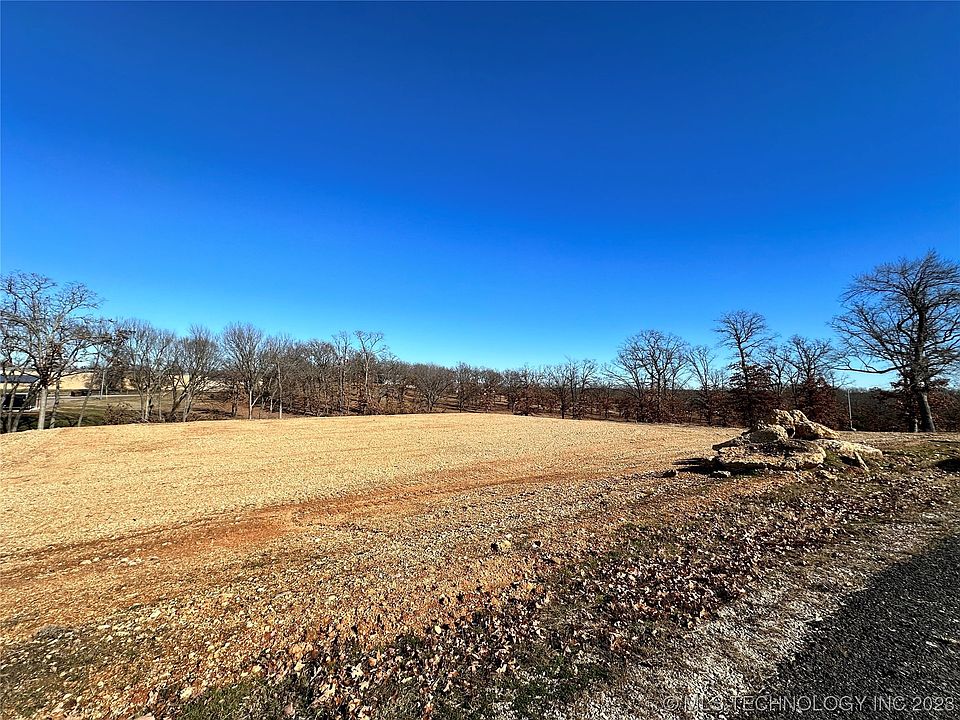 2nd image of 8 Scissortail Rd