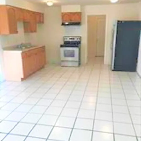 275 Hubbard Ave — Photo 2