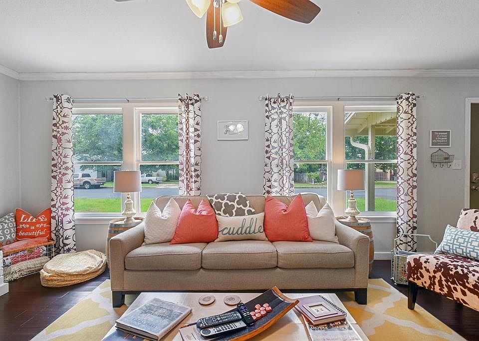 1st image of 806 N Lincoln St