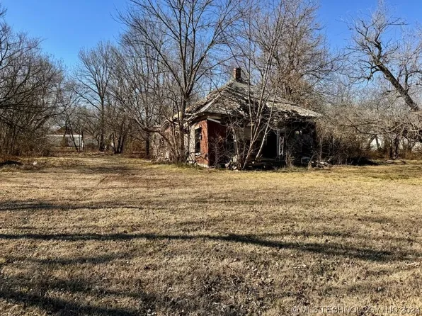 335 N Cedar St, Nowata, OK 74048