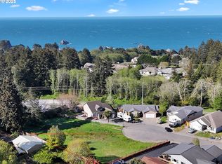 6923 Oakwood Ct, Brookings, OR 97415