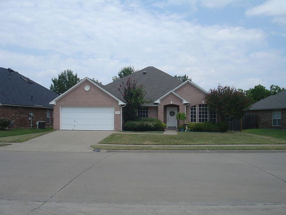 1st image of 1311 Lyra Ln