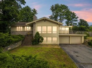 6 Marlin Dr, Waterford, CT 06385
