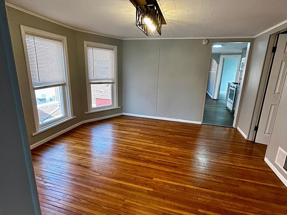 1st image of 136 Parkview Ave