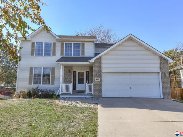 8201 Sunridge Cir, Lincoln, NE 68505