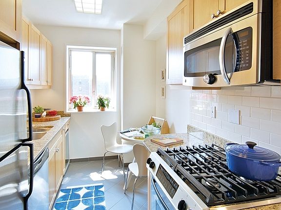 5th image of 3 Peter Cooper Rd APT 5D