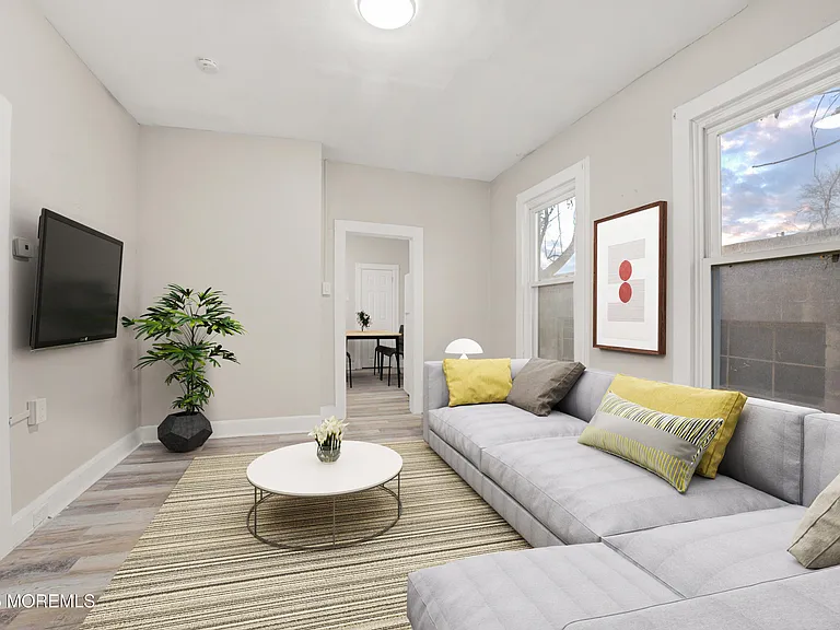 81 Holmes St — Photo 3