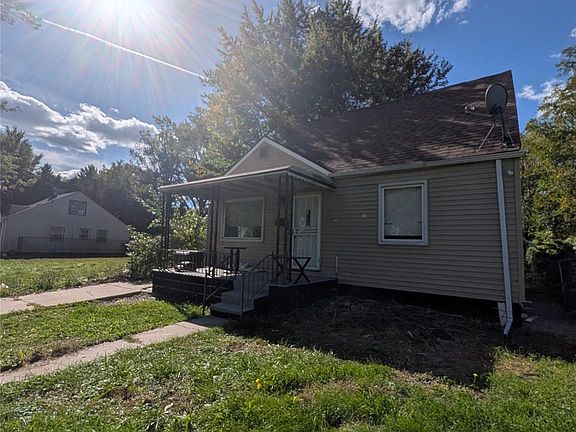 2nd image of 8949 Marlowe St