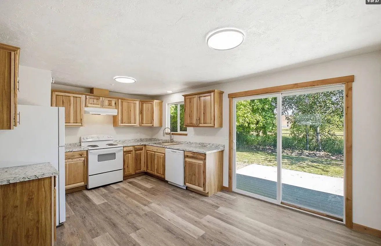 3 bed, 1121 sqft, $800 — Photo 3