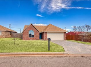313 Ridgecrest Dr, Elk City, OK 73644