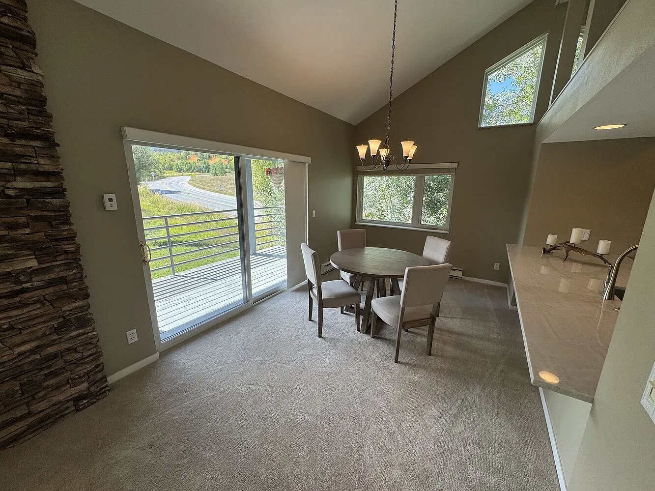 1 bed, 820 sqft, $2,700 — Photo 2