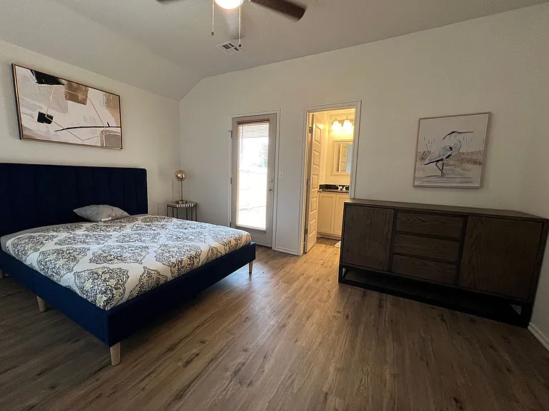 1420 SW Texas Ave — Photo 6