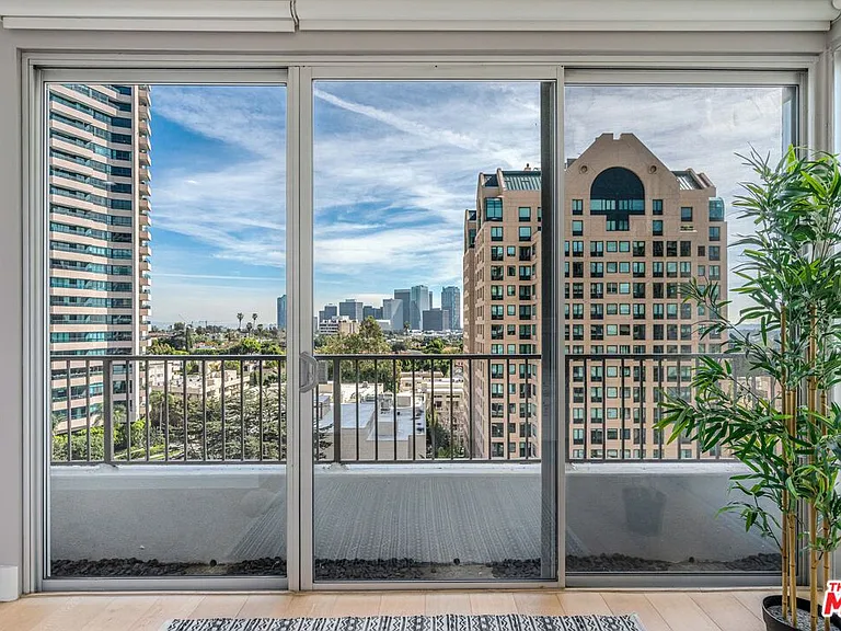 10501 Wilshire Blvd #1012 — Photo 10