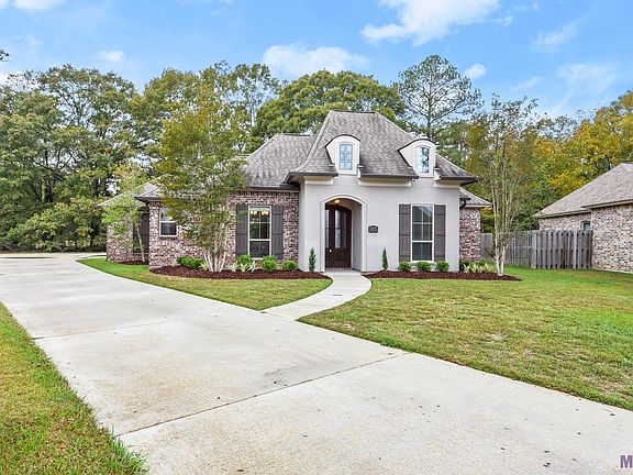 3rd image of 15774 Blackstone Dr