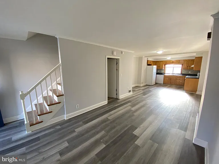 338 Gusryan St — Photo 4