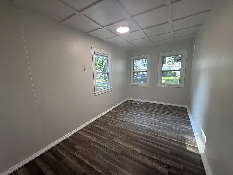 2804 Kenmore Ave — Photo 4
