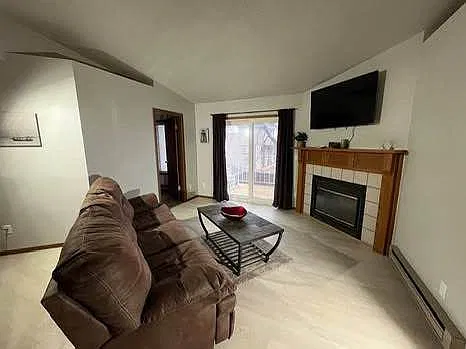 3 bed, 1250 sqft, $1,750 — Photo 4