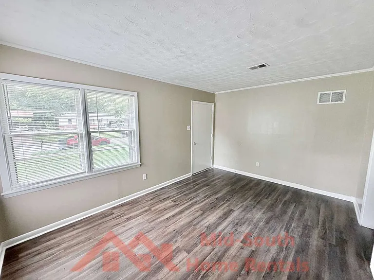 2718 Marlene St — Photo 3