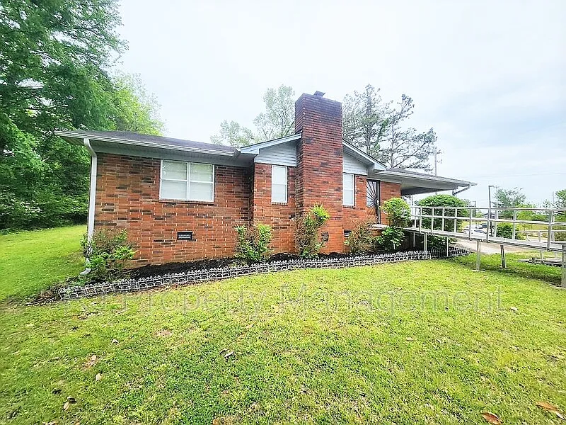 4 bed, 2.0 bath, 1612 sqft, $1,795 — Photo 3