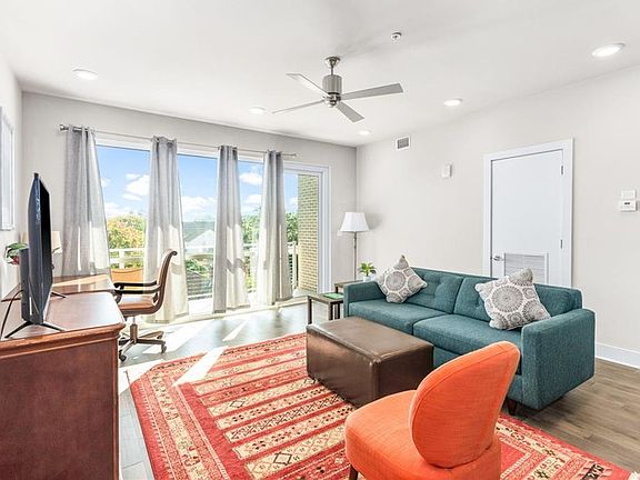 5th image of 900 Bartholomew St #305