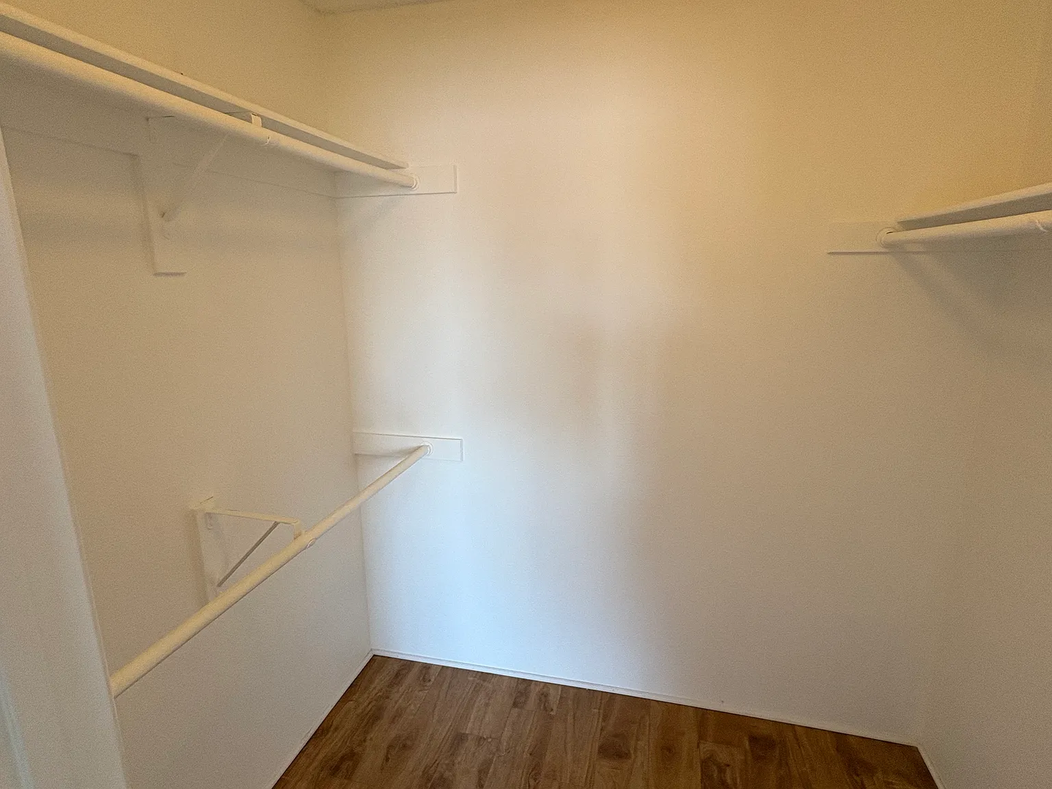 2 bed, 950 sqft, $3,195 — Photo 4