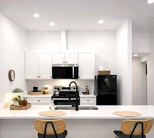 1 bed, 1.5 bath, 954 sqft, $1,875 — Photo 2