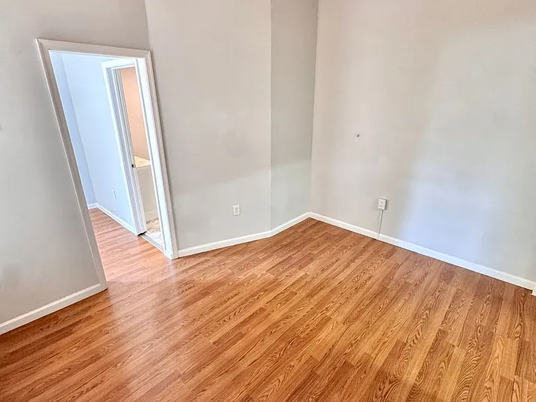 130 N 2nd St — Photo 8