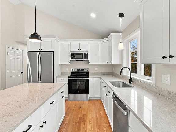 4th image of 459 Cronin Rd