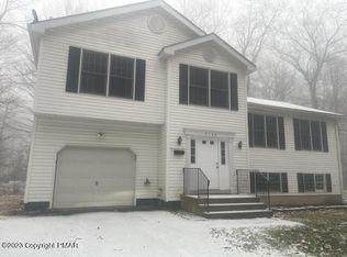 7145 Falstaff Dr, Tobyhanna, PA 18466