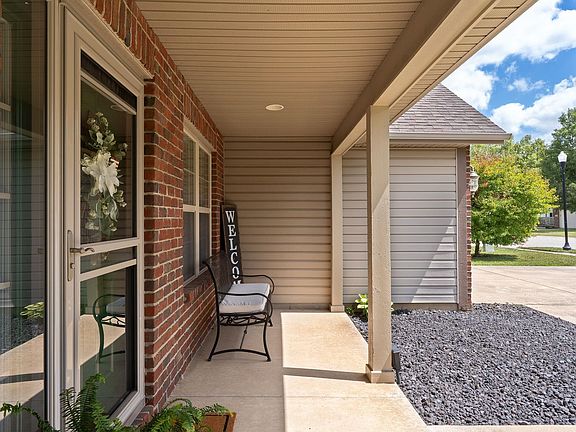 3rd image of 1918 Kyverdale Dr