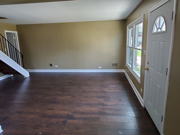 2nd image of 1716 Queensbury Cir #1716