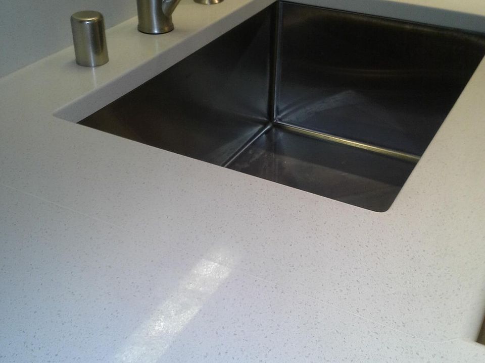Deep chef's sink, quartz counter tops!