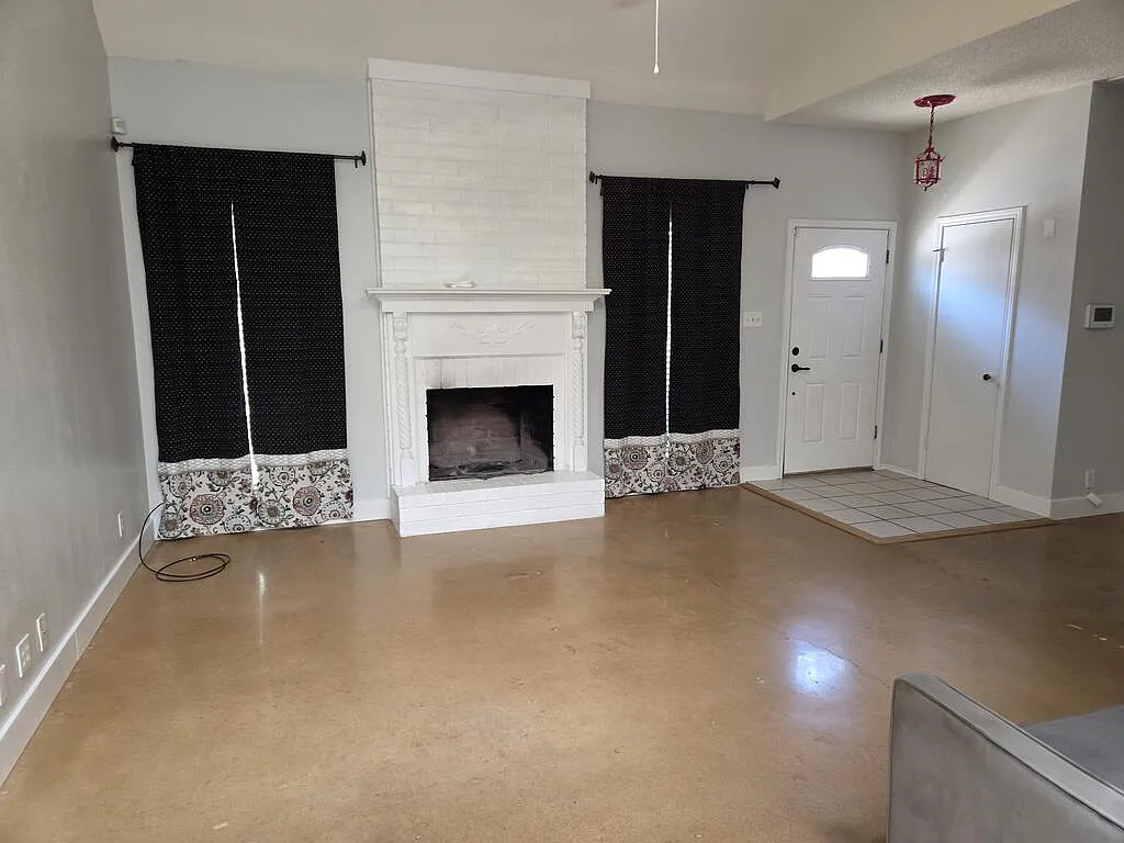 2 bed, 2.0 bath, 1200 sqft, $2,200 — Photo 2