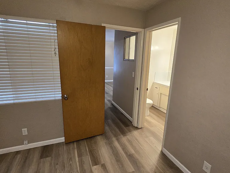 1860 W Henderson Ave #A — Photo 9