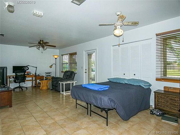 4th image of 1611 SE Higdon Ct