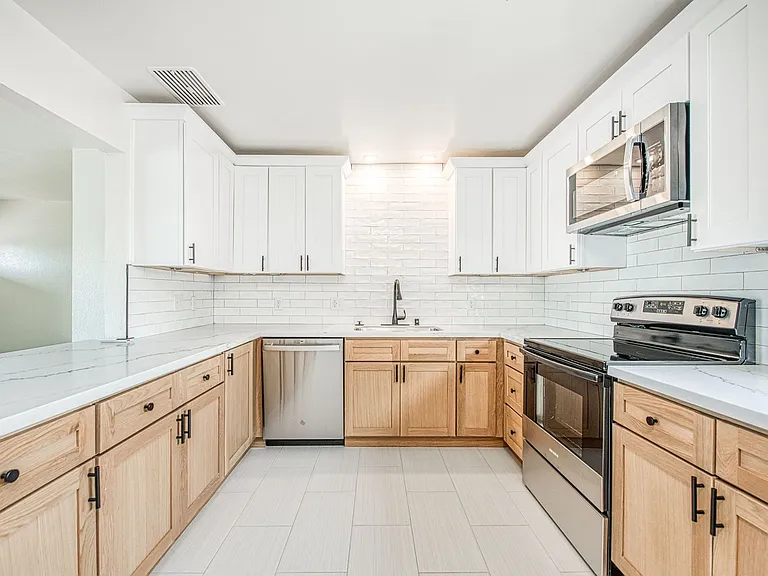 245 Minnewawa Ave #A — Photo 15